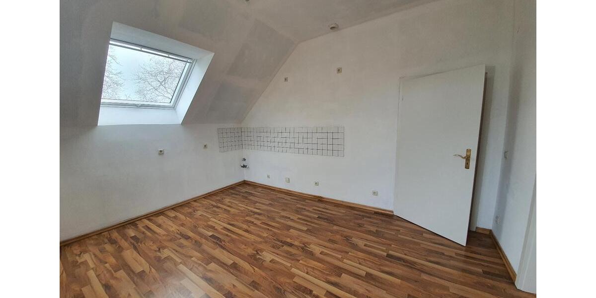 Dachgeschoßwohnung Duisburg Mittelmeiderich - 3 Zimmer, 1 m&sup2;, 700&euro; | Angebot:25844080
