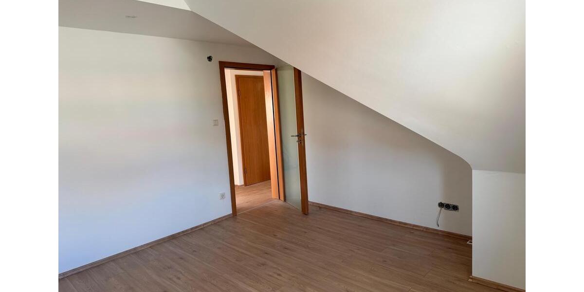 Dachgeschoßwohnung Haan - 3 Zimmer, 65 m&sup2;, 950&euro; | Angebot:25961182