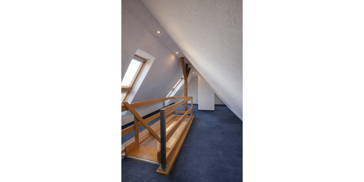 Dachgeschoßwohnung Düsseldorf Stadtbezirk 8 - 2.5 Zimmer, 84 m&sup2;, 1.190&euro; | Angebot:25860109