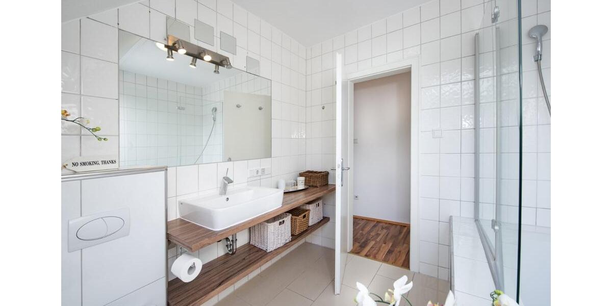 Dachgeschoßwohnung Düsseldorf Stadtbezirk 9 - 2 Zimmer, 60 m&sup2;, 1.200&euro; | Angebot:24803231