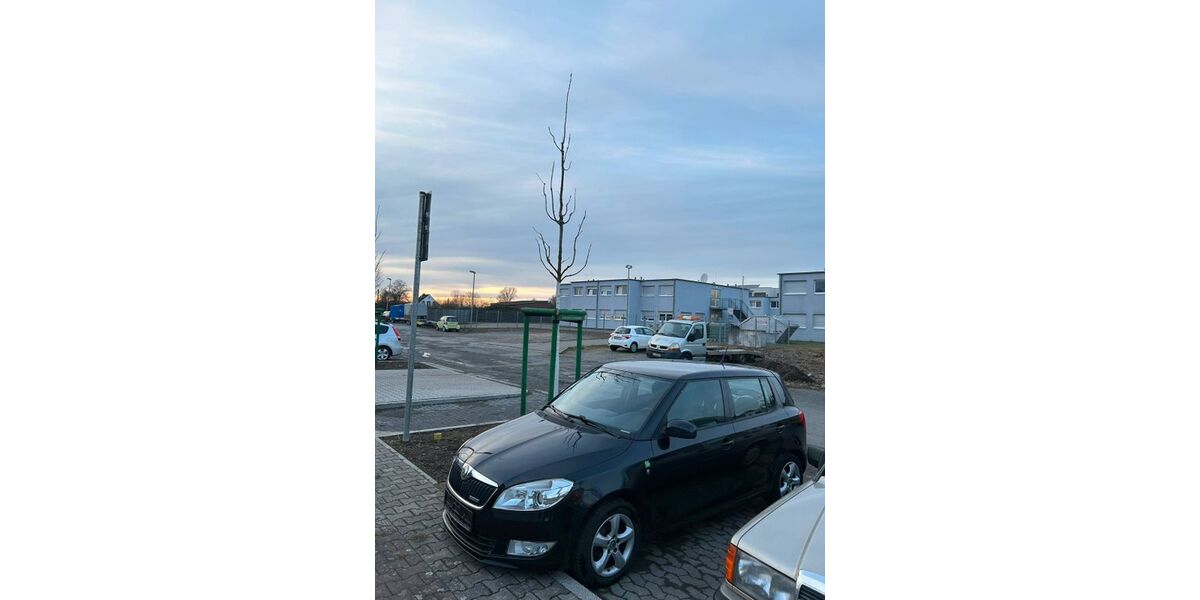 Skoda Fabia 217.300 km 3.450 &euro; Dusseldorf 40625