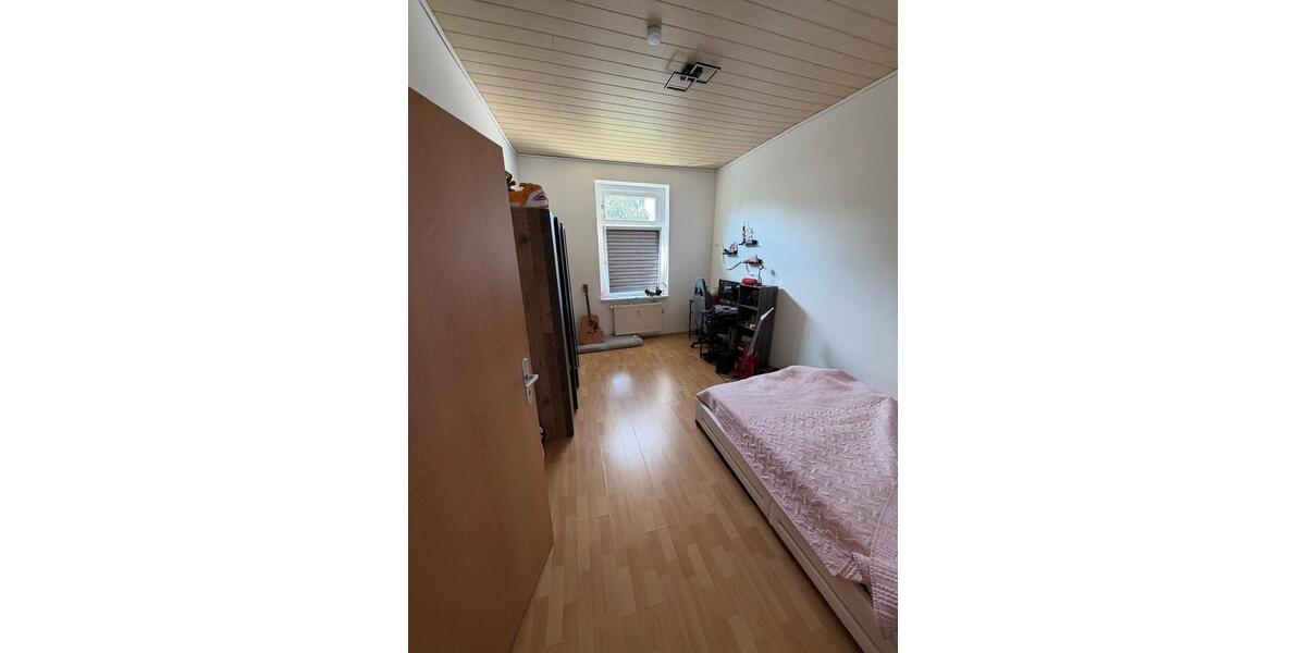 Etagenwohnung Duisburg Rheinhausen - 4.5 Zimmer, 82 m&sup2;, 1.100&euro; | Angebot:27572055