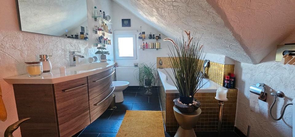 Dachgeschoßwohnung Remscheid Lüttringhausen - 3 Zimmer, 86 m&sup2;, 199.000&euro; | Angebot:24746271