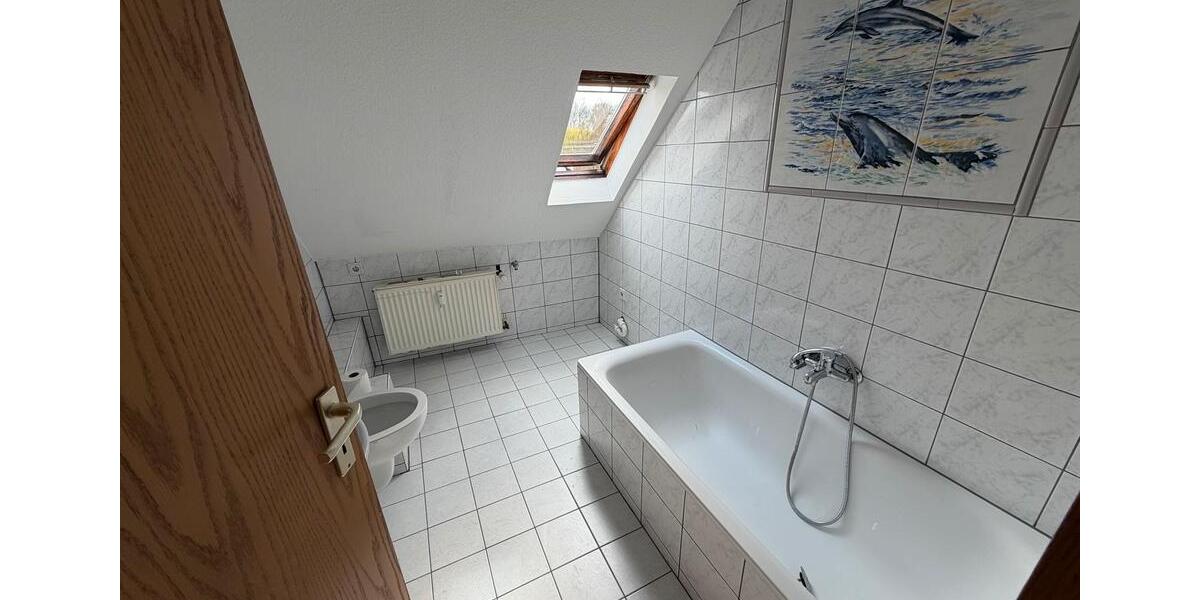 Dachgeschoßwohnung Bochum Höntrop - 3 Zimmer, 80 m&sup2;, 700&euro; | Angebot:25944881