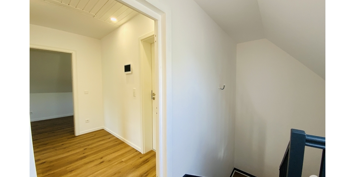 Einfamilienhaus mit 5 Zimmern und 2 Bädern, großem Garten ideal für Familien. Komplett saniert! - Einfamilienhaus Düsseldorf / Rath Rath | Angebot:27190569