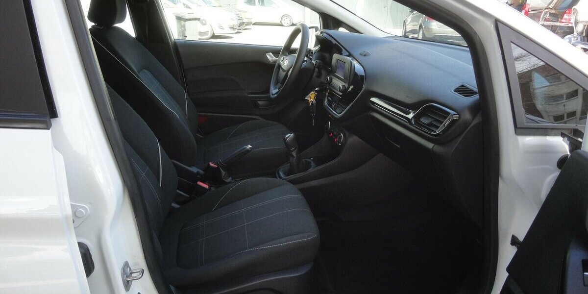 Ford Fiesta Trend 1,1 52 kw Klima SHZ 5Tür 1 Hd 20Tkm 20.000 km 9.790 &euro; Neuss 41462