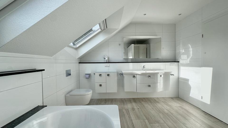 Etagenwohnung Ratingen - 2.5 Zimmer, 117 m&sup2;, 1.530&euro; | Angebot:25256985