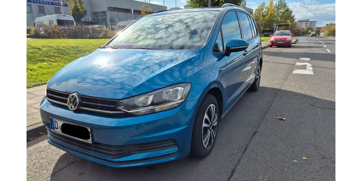 VW Touran 93.000 km 15.900 &euro; Düsseldorf 40595