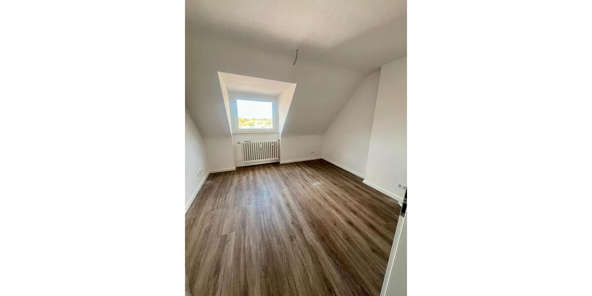 Dachgeschoßwohnung Düsseldorf Stadtbezirk 6 - 3 Zimmer, 64 m&sup2;, 900&euro; | Angebot:27550555