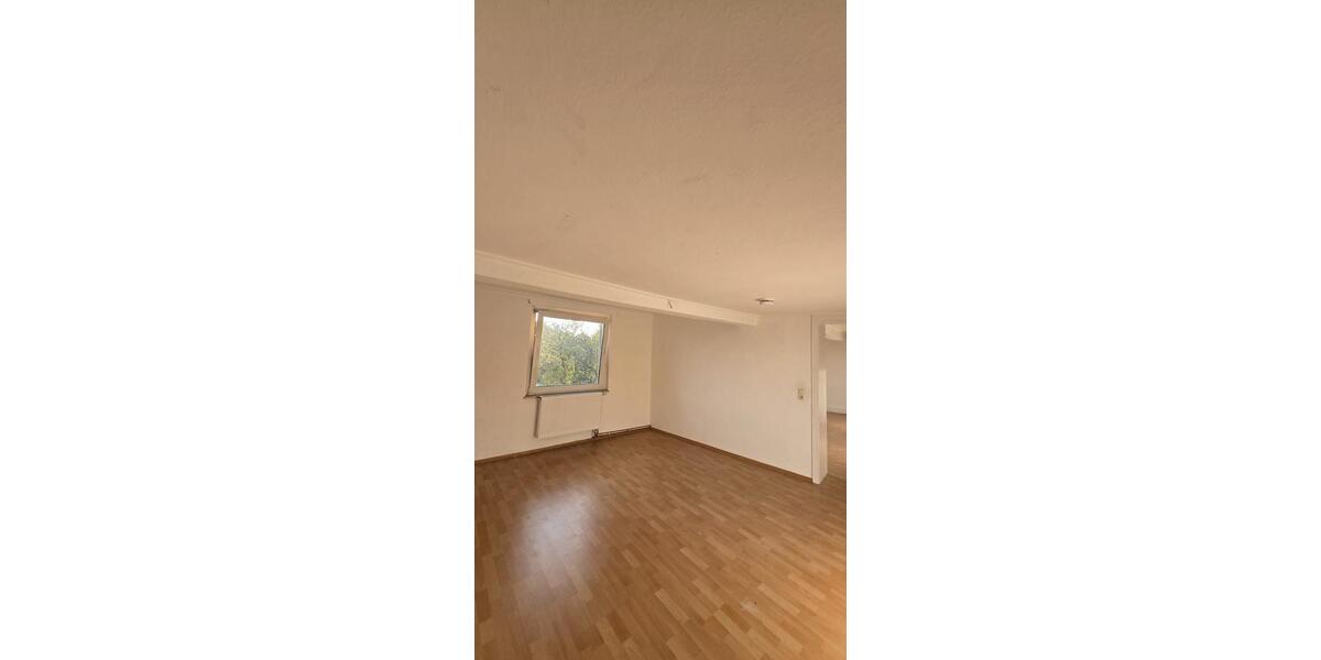 Dachgeschoßwohnung Duisburg Mittelmeiderich - 4.5 Zimmer, 115 m&sup2;, 860&euro; | Angebot:27535497