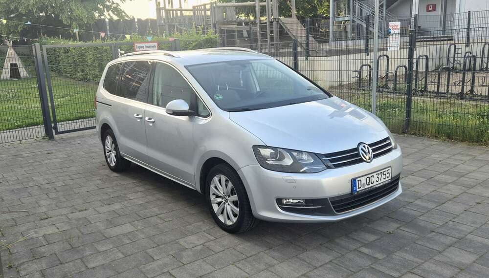 VW Sharan 228.212 km 8.950 &euro; Düsseldorf, Stadt 40597