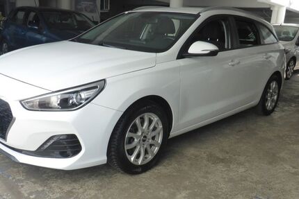 Hyundai i30 150.000 km 9.950 &euro; Düsseldorf 40223