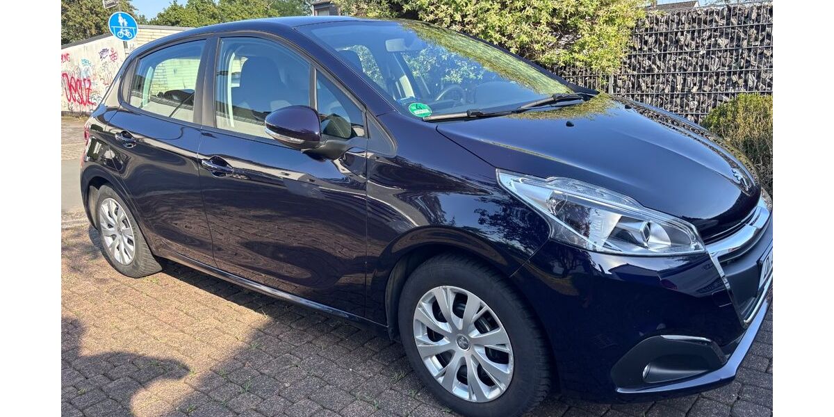 Peugeot 208 33.800 km 8.900 &euro; Düsseldorf 40468