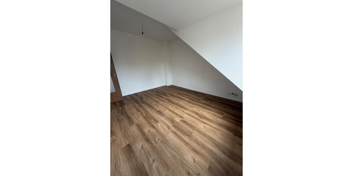 Dachgeschoßwohnung Gelsenkirchen Rotthausen - 3 Zimmer, 55 m&sup2;, 590&euro; | Angebot:27553898