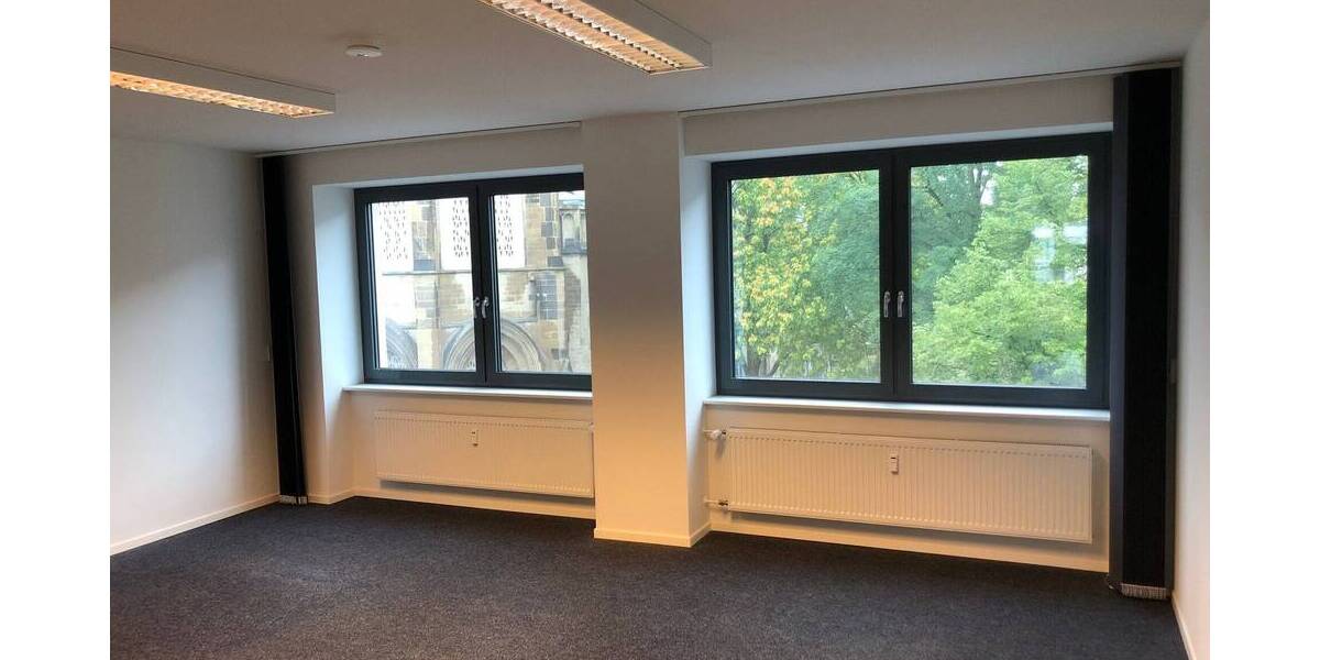 Gewerbeobjekt Düsseldorf Stadtmitte - 4 Zimmer, 125 m&sup2;, 2.500&euro; | Angebot:25738767