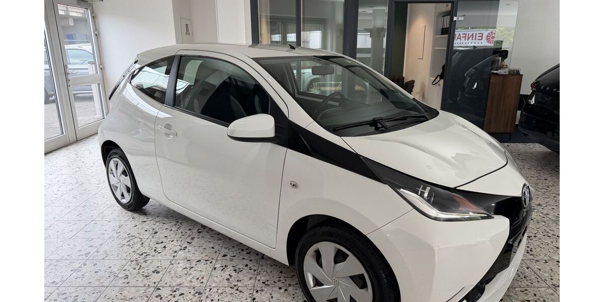 Toyota Aygo (X) 144.657 km 4.750 &euro; Remscheid 42853