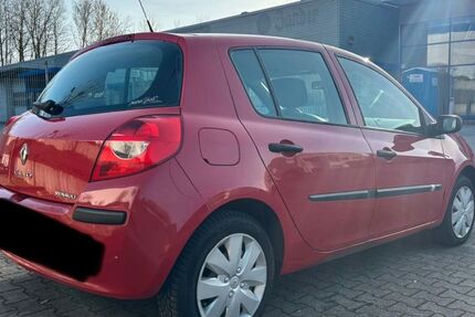 Renault Clio 91.000 km 2.790 &euro; Velbert 42549