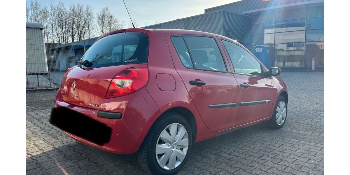 Renault Clio 91.000 km 2.790 &euro; Velbert 42549
