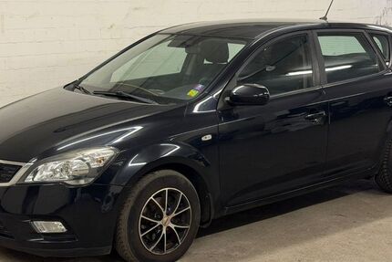 Kia ceed / Ceed 245.600 km 1.900 &euro; Düsseldorf 40468