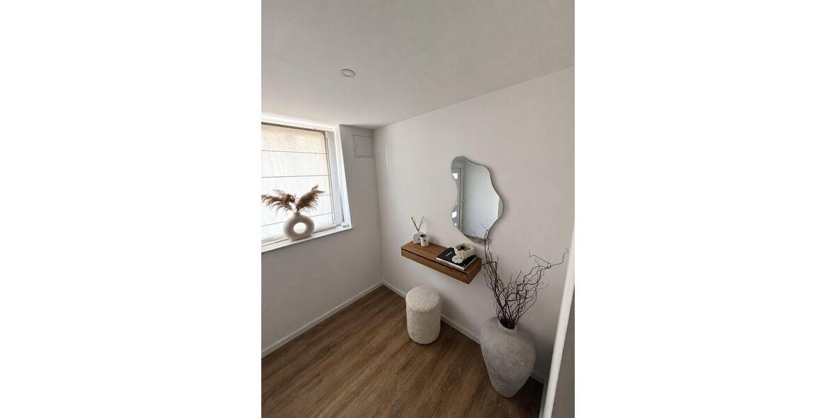Bungalow Solingen Mitte - 4 Zimmer, 170 m&sup2;, 2.100&euro; | Angebot:27569773