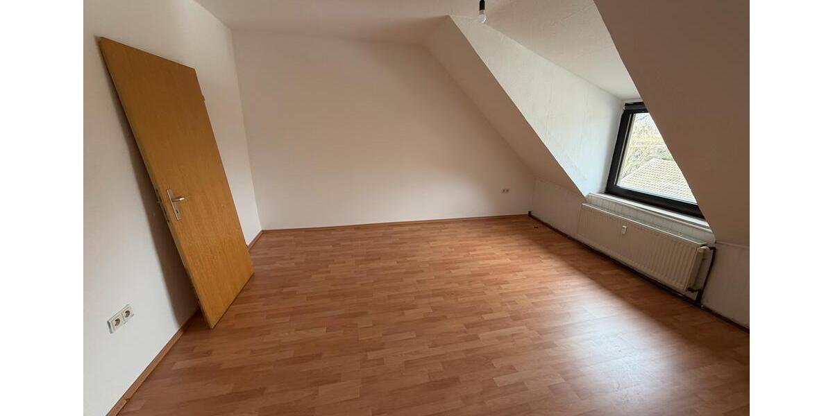 Dachgeschoßwohnung Bochum Höntrop - 3 Zimmer, 80 m&sup2;, 700&euro; | Angebot:25944881