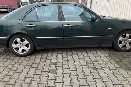 Mercedes-Benz E 240 191.422 km 2.000 &euro; Hilden 40724
