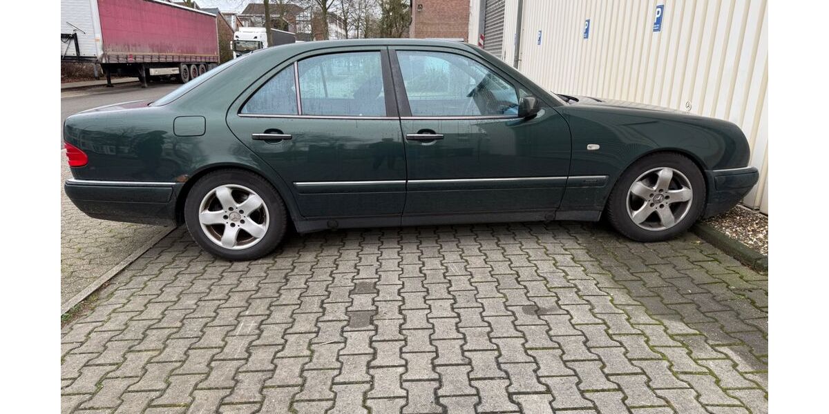 Mercedes-Benz E 240 191.422 km 2.000 &euro; Hilden 40724