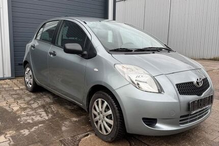 Toyota Yaris 80.000 km 3.200 &euro; Duisburg 47239