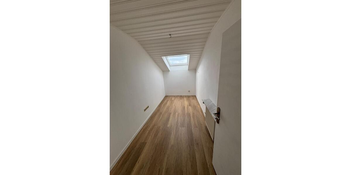 Dachgeschoßwohnung Wuppertal Arrenberg - 3 Zimmer, 82 m&sup2;, 750&euro; | Angebot:27556794