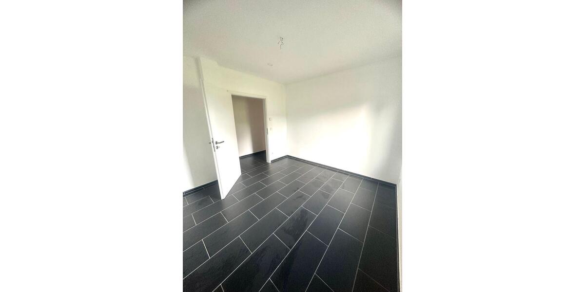 Erdgeschoßwohnung Wülfrath - 3 Zimmer, 96 m&sup2;, 1.180&euro; | Angebot:25918616