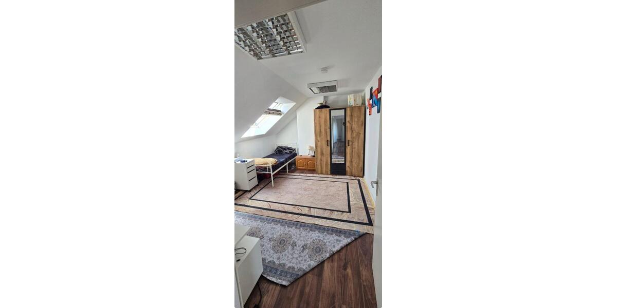Etagenwohnung Duisburg Hamborn - 6 Zimmer, 140 m&sup2;, 1.250&euro; | Angebot:27551003