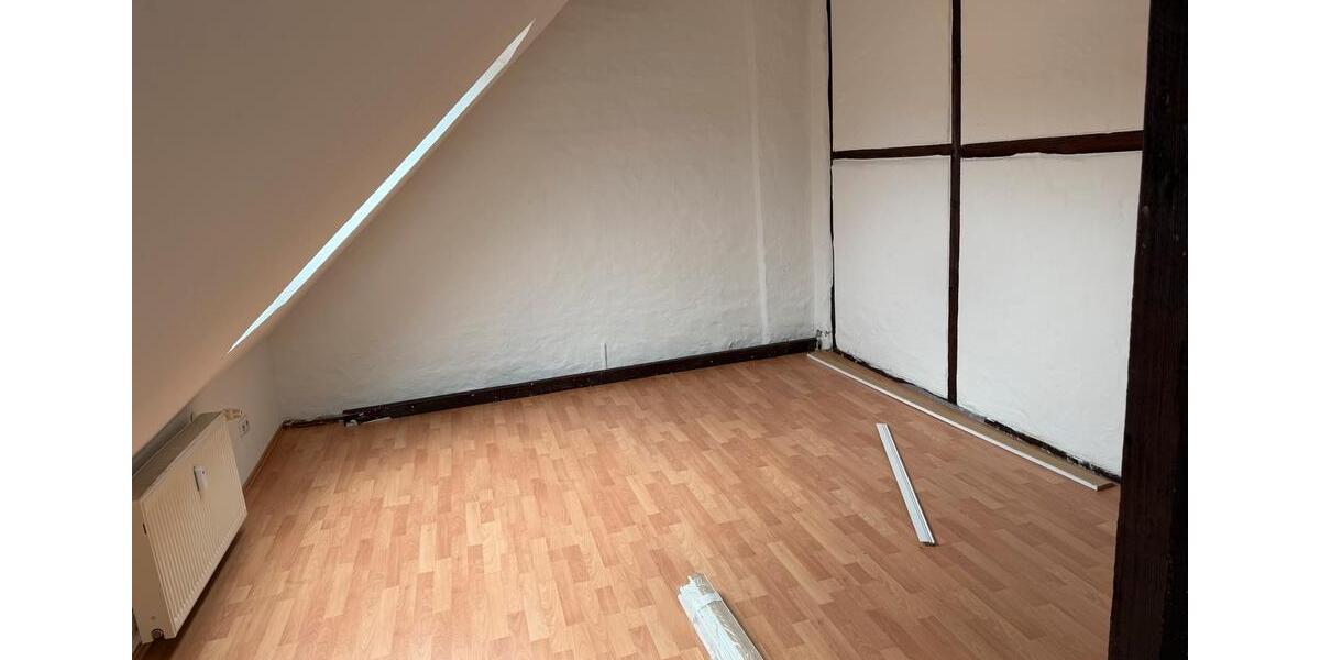 Dachgeschoßwohnung Bochum Höntrop - 3 Zimmer, 80 m&sup2;, 700&euro; | Angebot:25944881