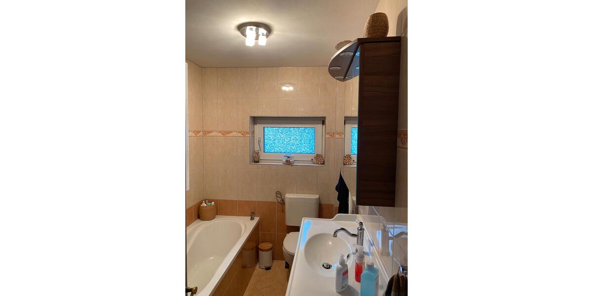 Dachgeschoßwohnung Duisburg Mittelmeiderich - 3 Zimmer, 94 m&sup2;, 650&euro; | Angebot:27581491