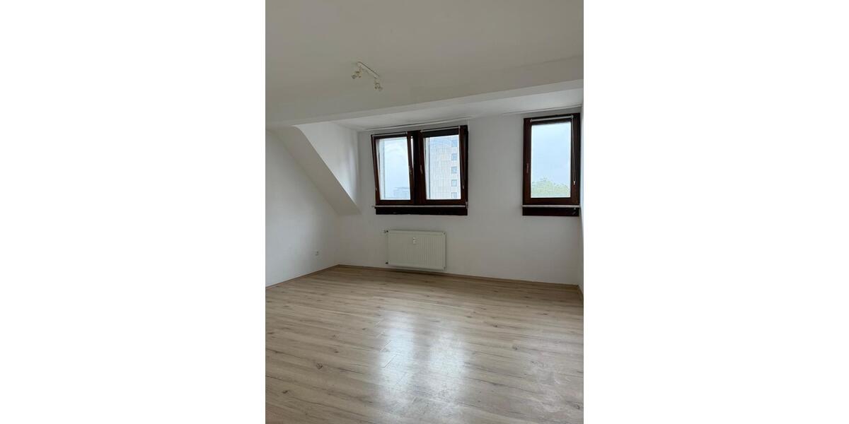 Dachgeschoßwohnung Oberhausen - 3 Zimmer, 83 m&sup2;, 840&euro; | Angebot:25924159