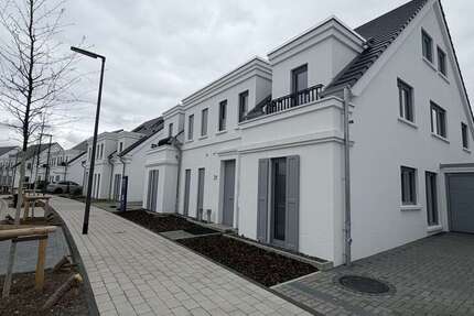 Haus Duisburg Huckingen - 5 Zimmer, 172 m&sup2;, 3.400&euro; | Angebot:25571687