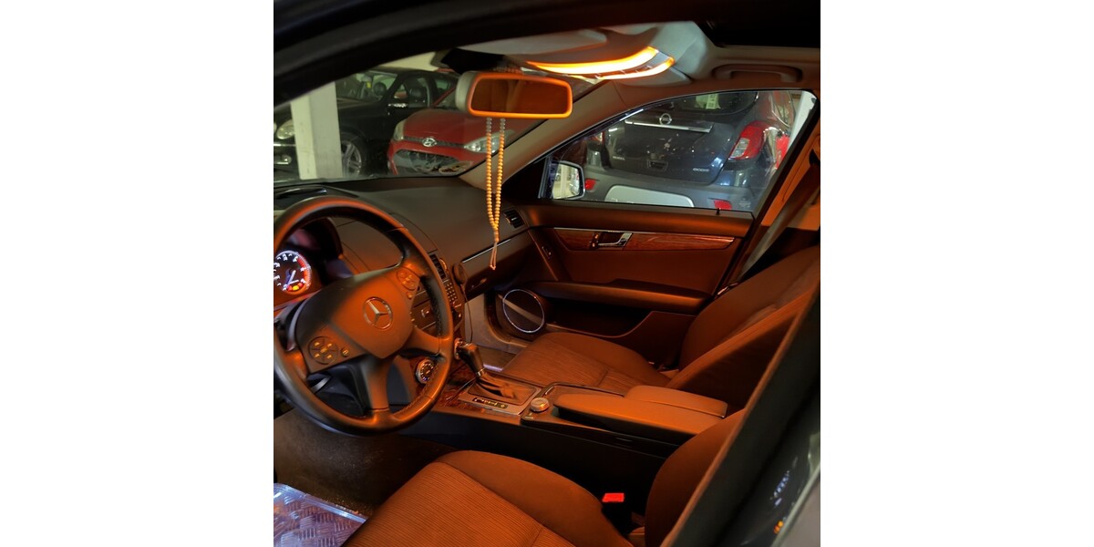 Mercedes-Benz C 220 186.839 km 8.300 &euro; Düsseldorf 40213