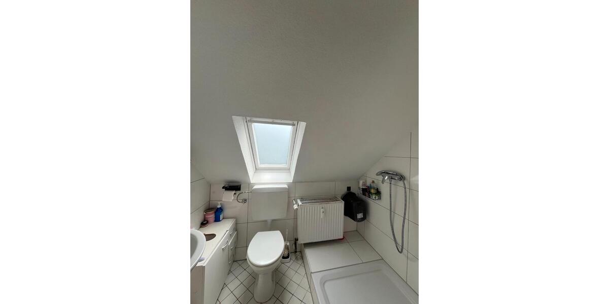 Dachgeschoßwohnung Düsseldorf Stadtbezirk 9 - 3 Zimmer, 35 m&sup2;, 465&euro; | Angebot:27551988