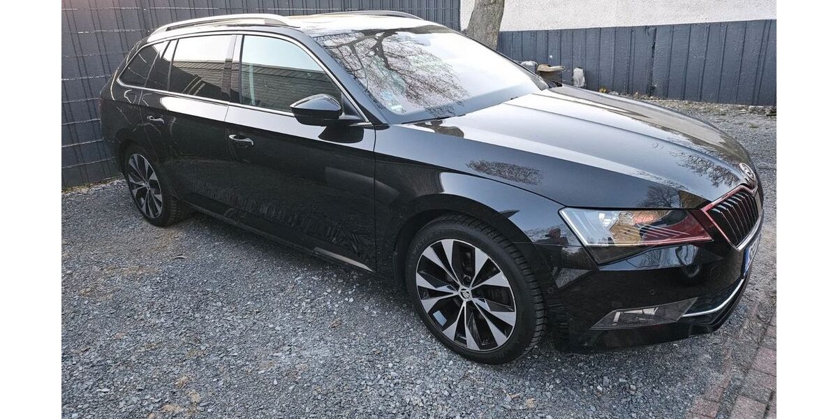 Skoda Superb 141.142 km 18.990 &euro; Solingen 42651