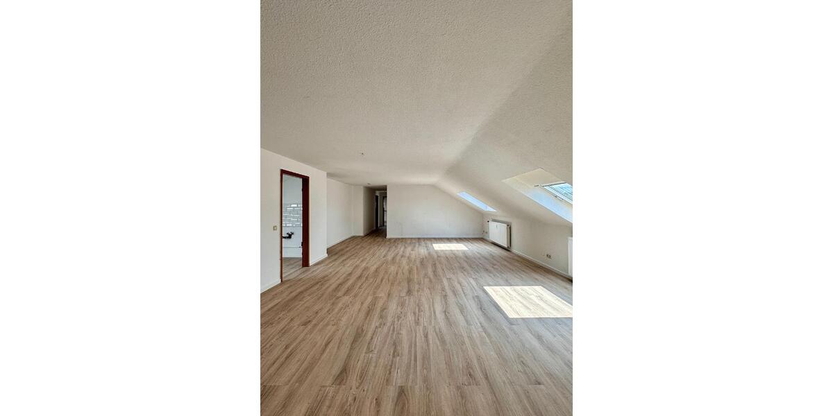 Dachgeschoßwohnung Haan - 2.5 Zimmer, 100 m&sup2;, 790&euro; | Angebot:25784474