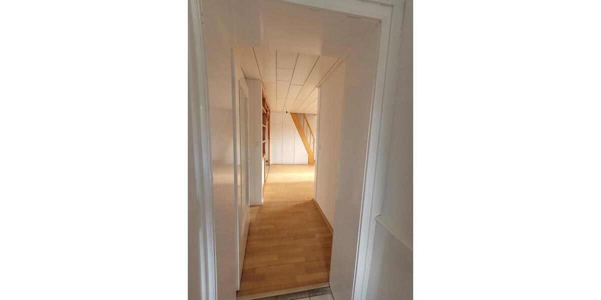 Dachgeschoßwohnung Duisburg Angerhausen - 4 Zimmer, 56 m&sup2;, 610&euro; | Angebot:27583218