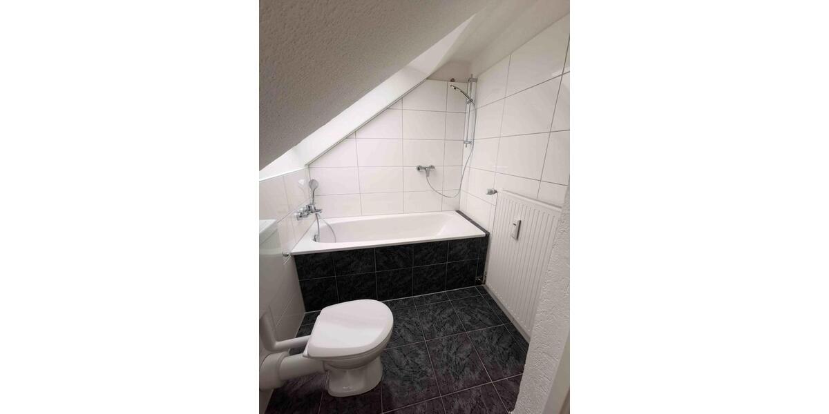 Dachgeschoßwohnung Wuppertal Gemarkung Barmen - 6 Zimmer, 120 m&sup2;, 900&euro; | Angebot:25283149