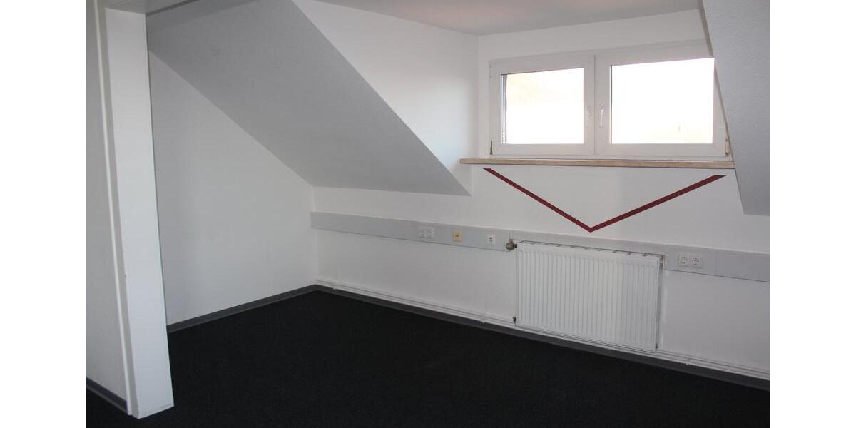 Dachgeschoßwohnung Hagen Hagen-Nord - 4 Zimmer, 130 m&sup2;, 700&euro; | Angebot:25618079