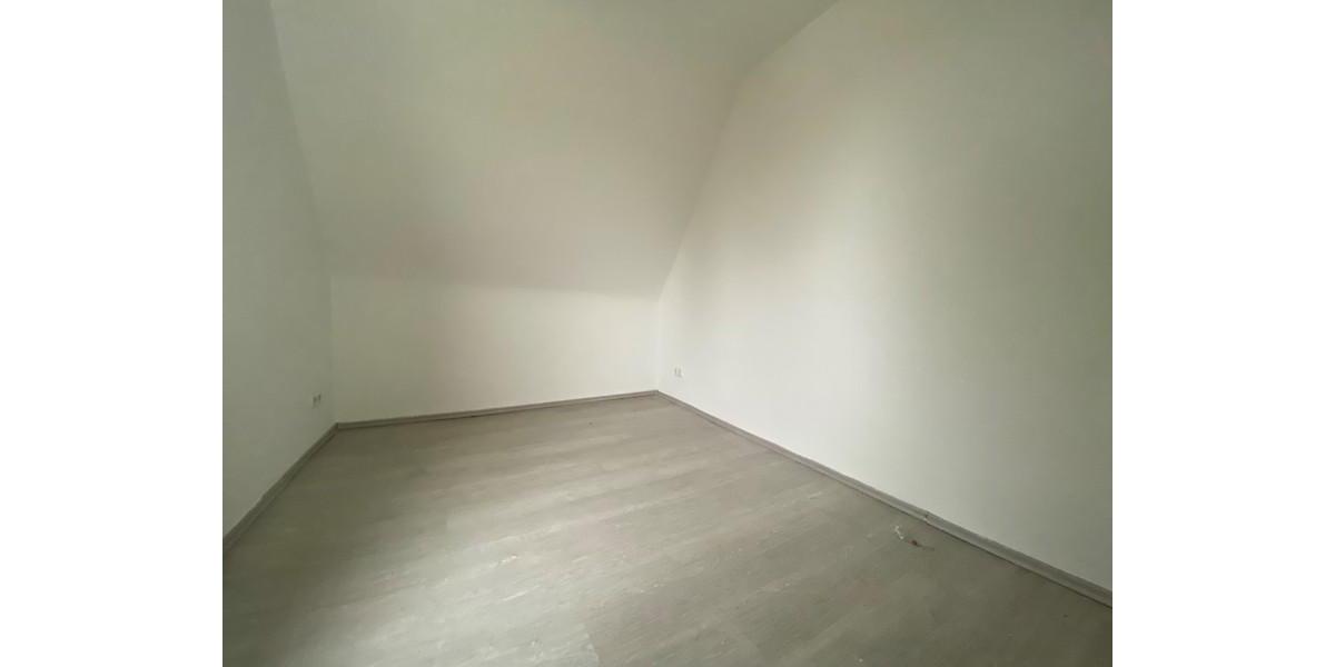 Dachgeschoßwohnung Essen Stadtbezirk VI - 3.5 Zimmer, 38 m&sup2;, 382&euro; | Angebot:25277384