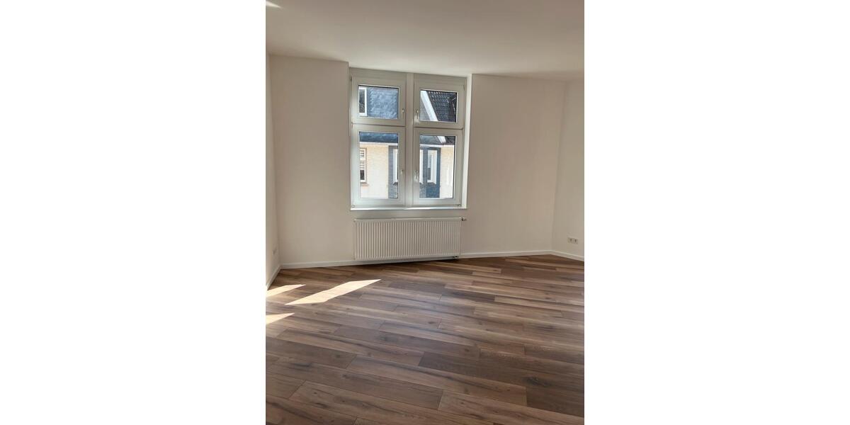 Etagenwohnung Remscheid Gemarkung Bergisch Born - 4 Zimmer, 135 m&sup2;, 1.700&euro; | Angebot:27536393
