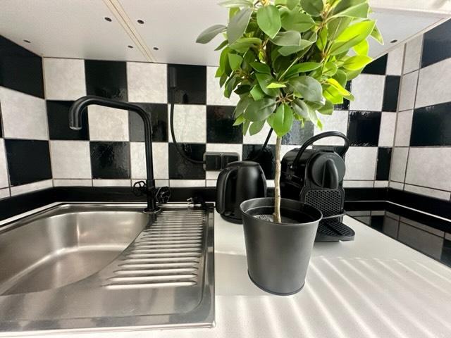 Etagenwohnung Düsseldorf Düsseltal - 1 Zimmer, 33 m&sup2;, 1.400&euro; | Angebot:19964735