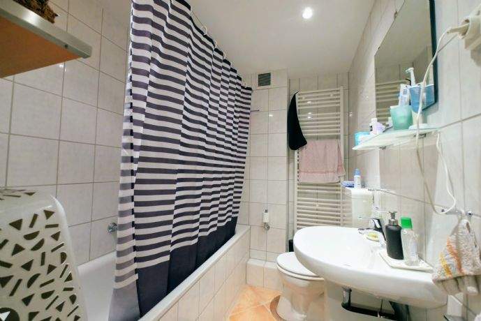 Etagenwohnung Düsseldorf Stadtmitte - 1 Zimmer, 50 m&sup2;, 660&euro; | Angebot:26093479