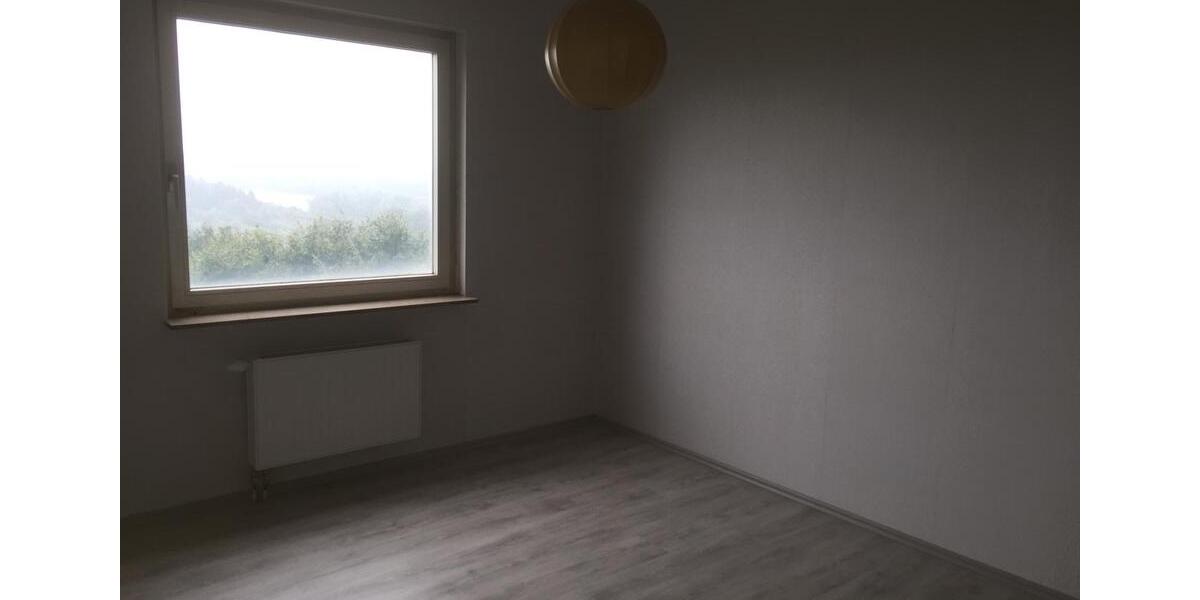 Etagenwohnung Remscheid Gemarkung Bergisch Born - 3.5 Zimmer, 98 m&sup2;, 220.000&euro; | Angebot:24954000