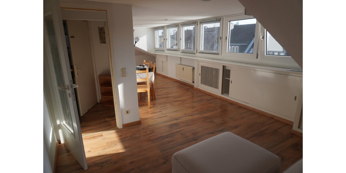 Provisionsfrei* SOFORT FREI! Rhein-nah - 2-Zm Penthouse Oberkassel - renoviert, Klimaanlage Einbauküche 55m² - Einfamilienhaus Düsseldorf Oberkassel | Angebot:25926108