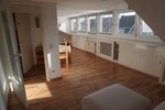 Provisionsfrei* SOFORT FREI! Rhein-nah - 2-Zm Penthouse Oberkassel - renoviert, Klimaanlage Einbauküche 55m² - Einfamilienhaus Düsseldorf Oberkassel | Angebot:25926108