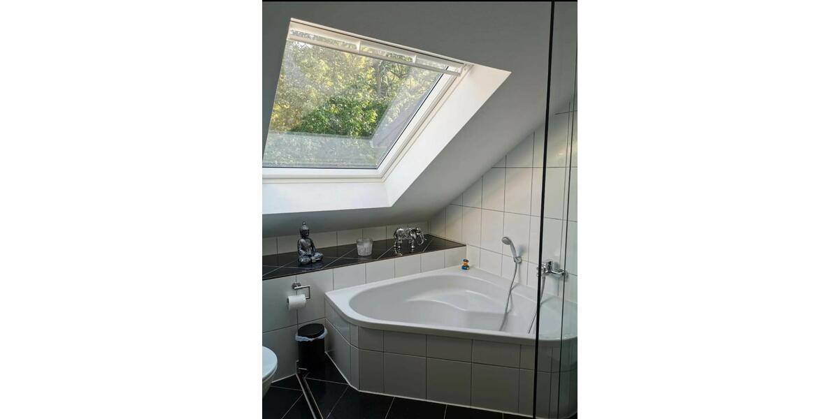 Dachgeschoßwohnung Oberhausen Alt-Oberhausen - 3 Zimmer, 79 m&sup2;, 1.200&euro; | Angebot:26007098